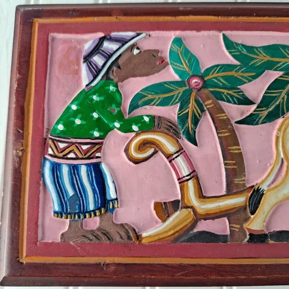 Hand Carved & Painted Wooden Trinket / Keepsake Box - Picture 5 of 10